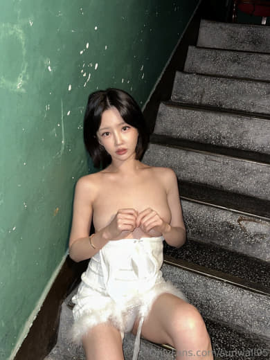 【2023-09-22】TikTok addicted woman